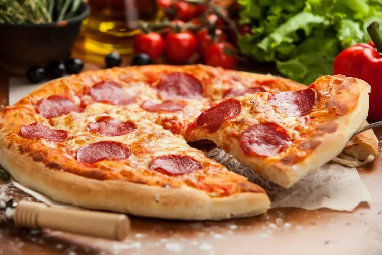 بيتزا ببروني Pepperoni Pizza